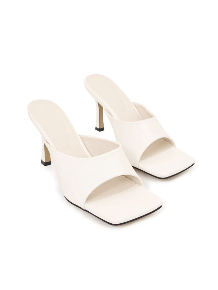 AR-3257 Square Heeled Mule