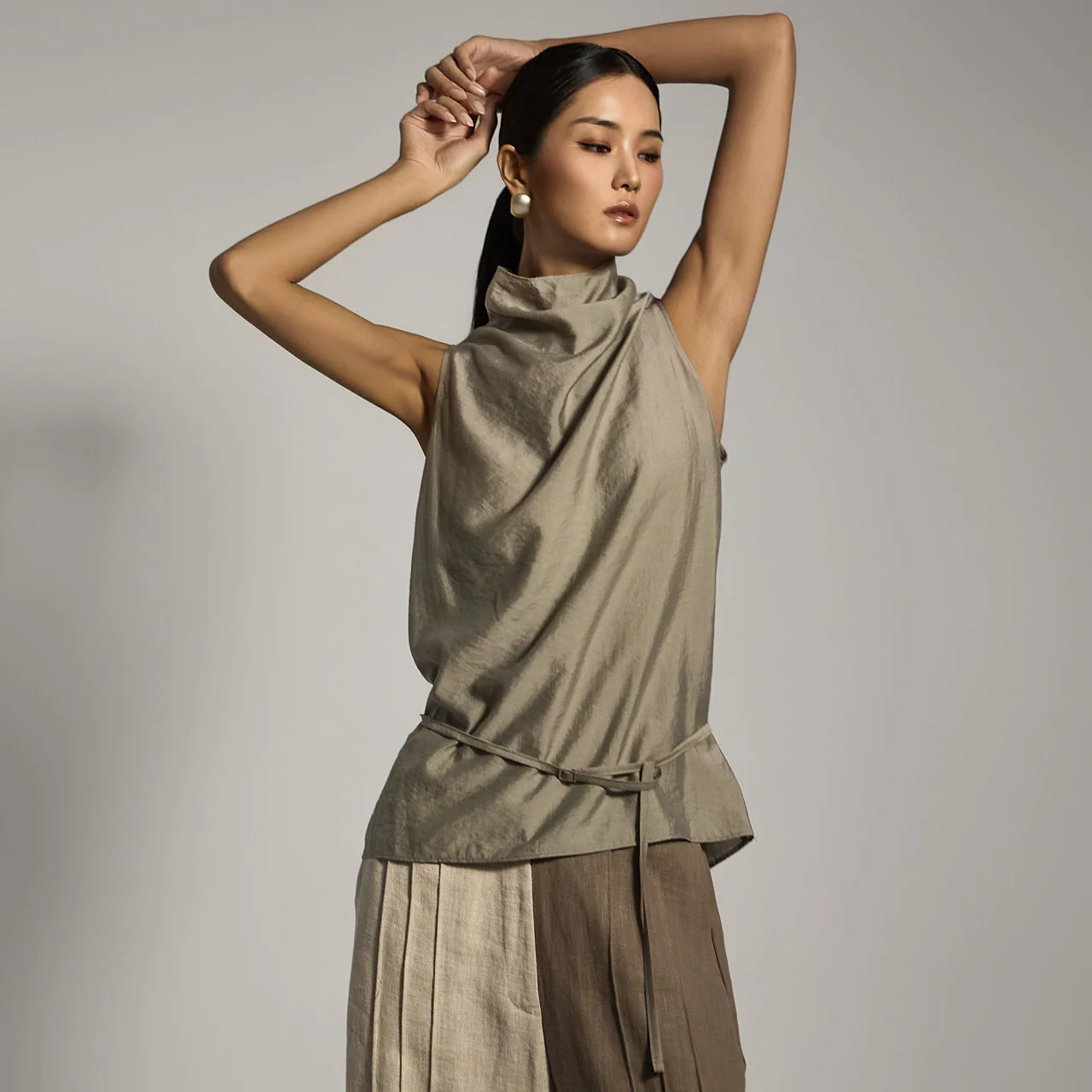 B3066 Sleeveless Blouse with Strap - Image 2
