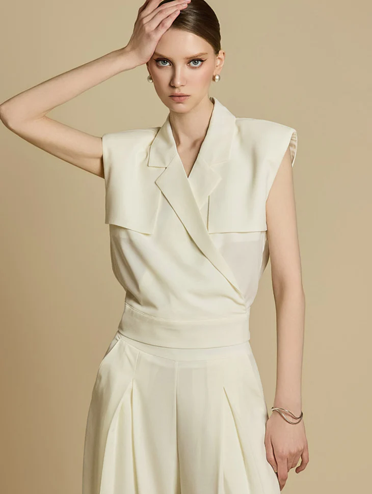 B3084 Collar Sleeveless Blouse