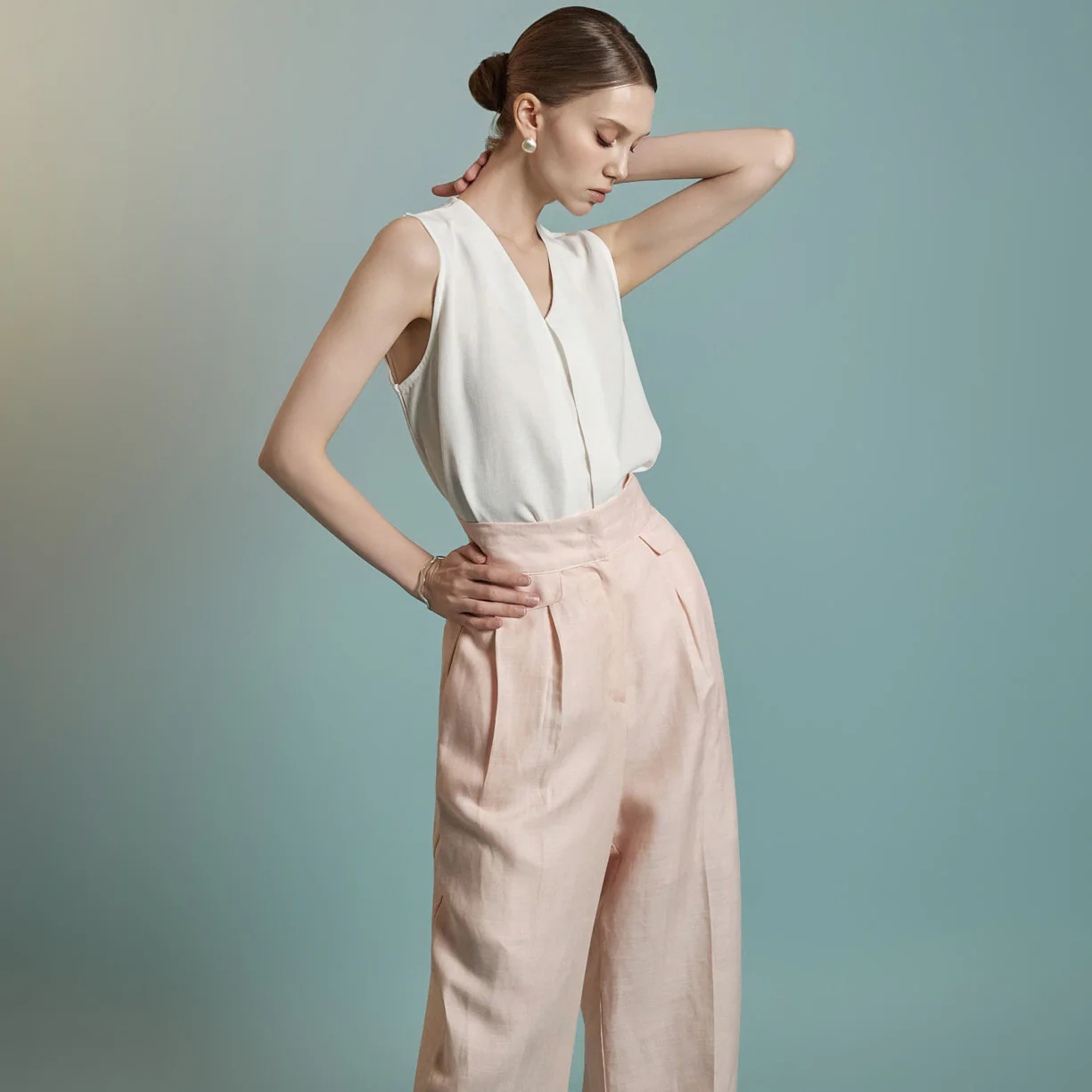 B3132 Sleeveless Blouse - Image 2