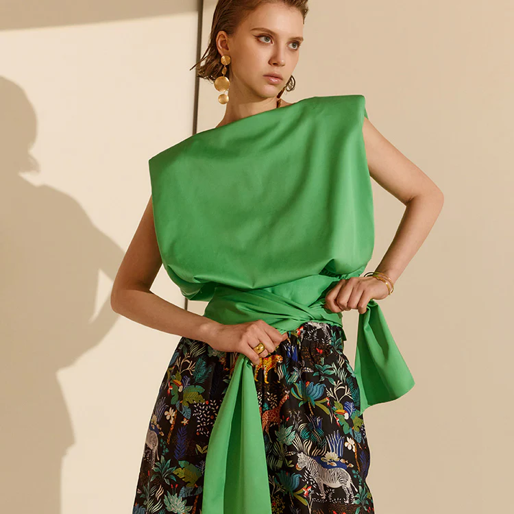 B9142 Strap Crop Sleeveless Blouse - Image 2