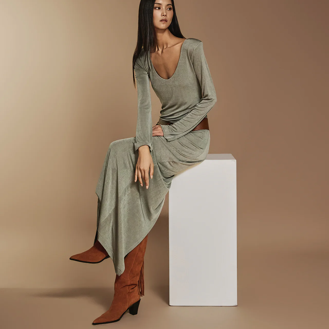 D5087 U-Neck Dress - Image 2