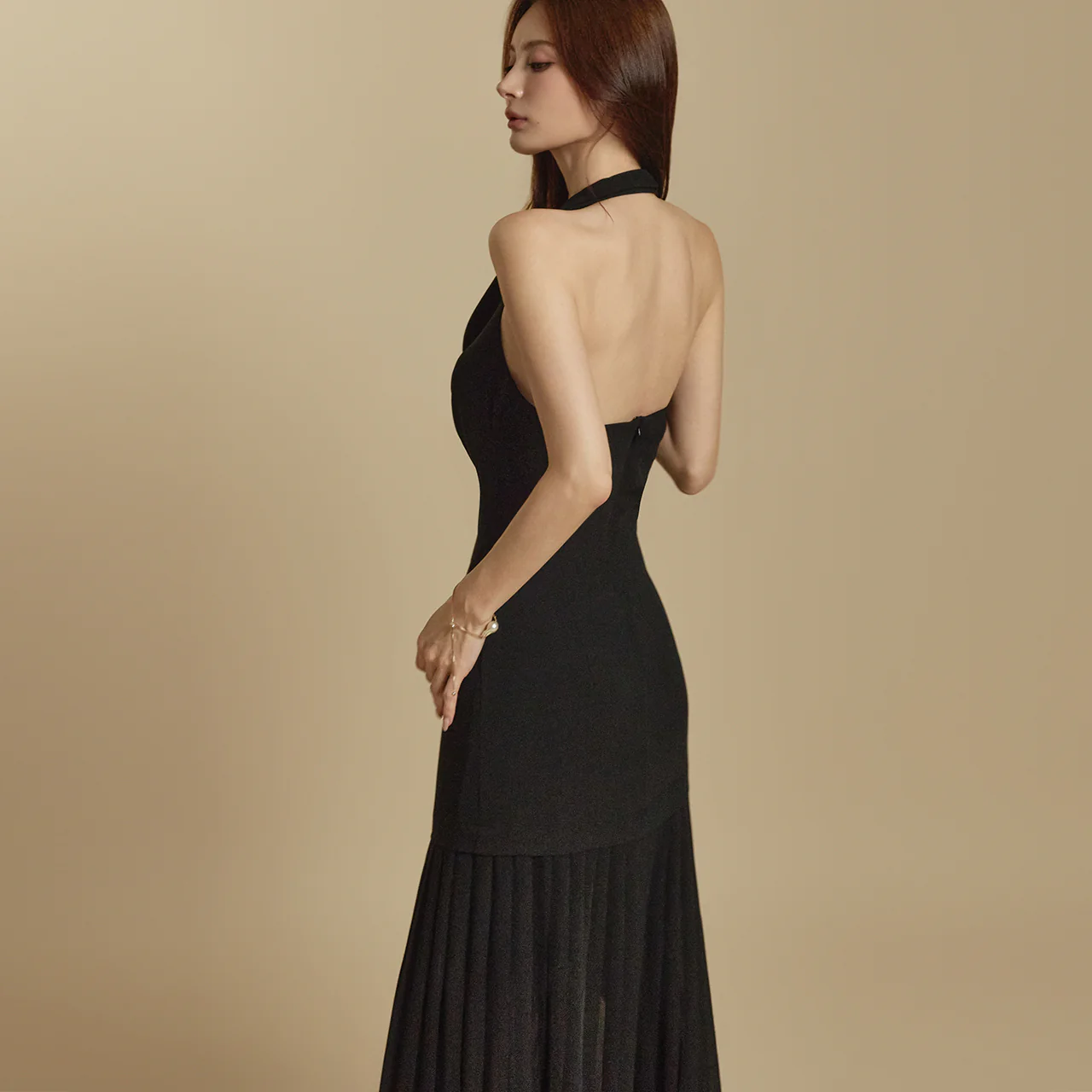 D9547 Halterneck Pleats Dress - Image 2
