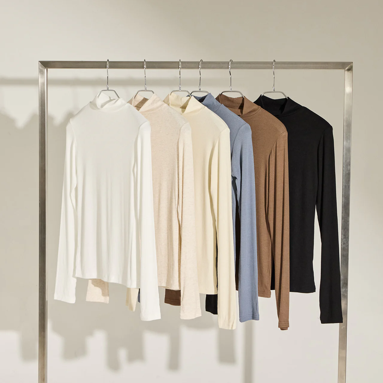 E3583 Mock Neck Top - Image 2