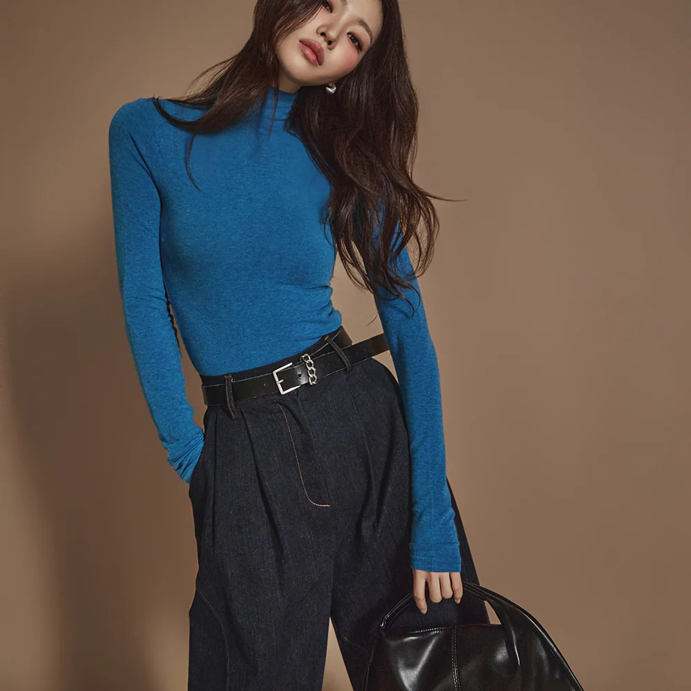 E3590 Turtleneck Top - Image 2