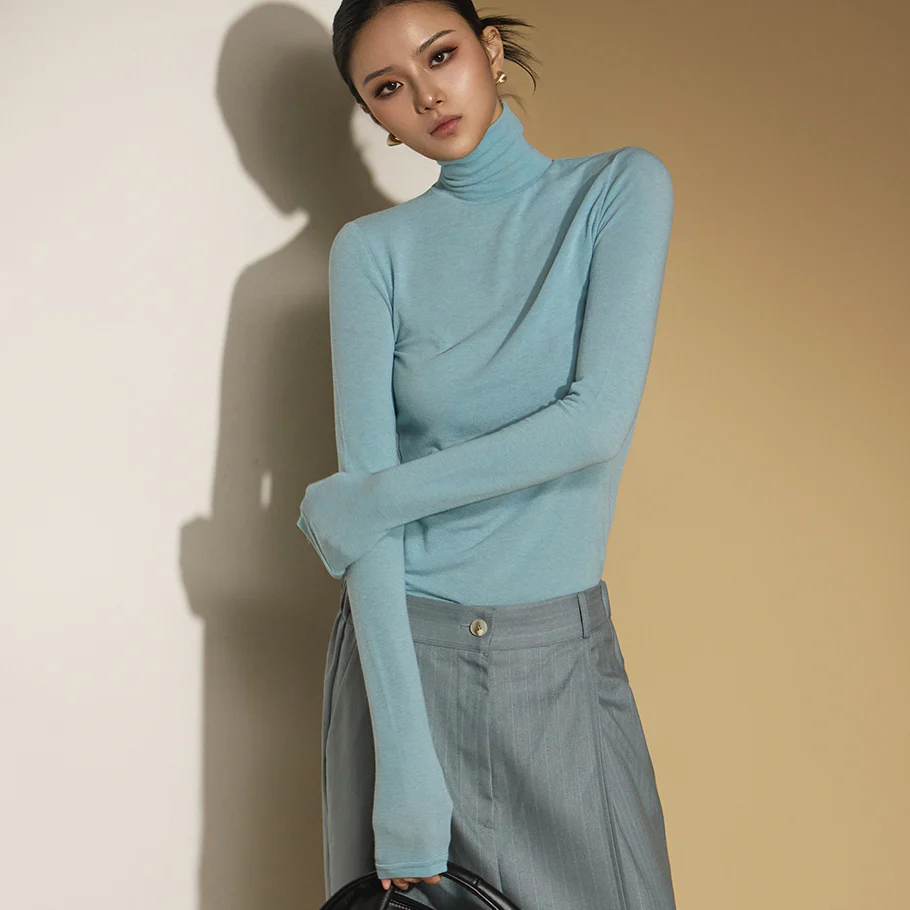 E3590 Turtleneck Top - Image 2