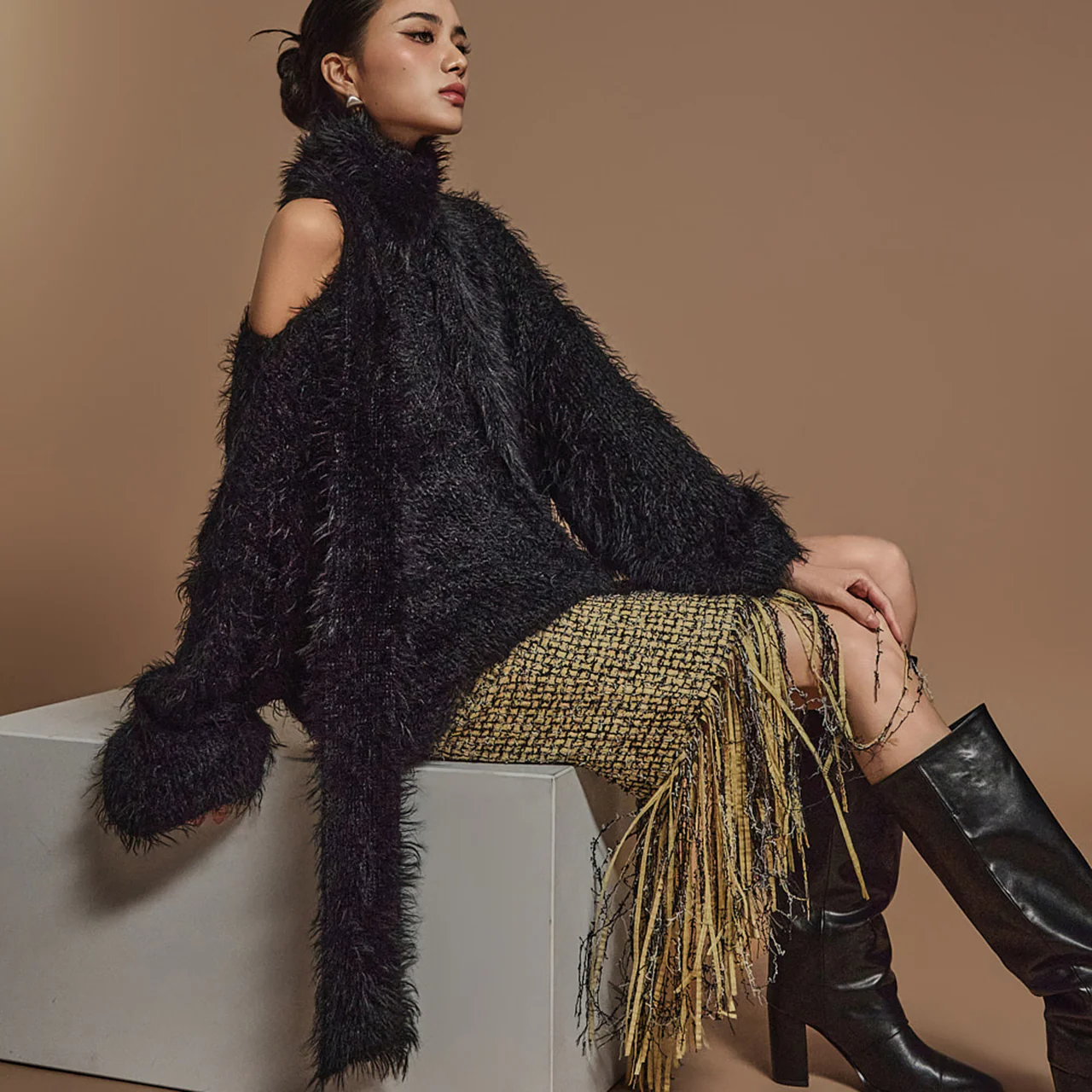 E3619 Net Fur Knit - Image 2