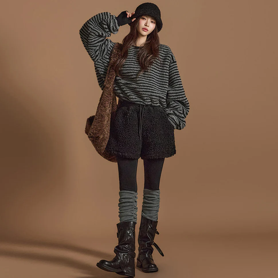 E3661 Bouclé Sweatshirt - Image 2
