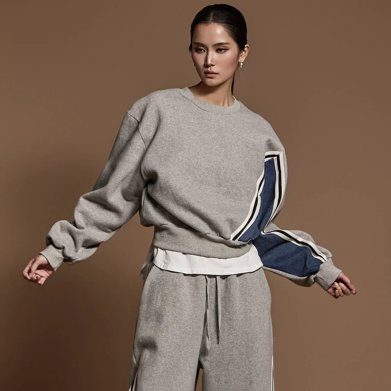 E3669 Fleece-lined Sweatshirt - Image 2