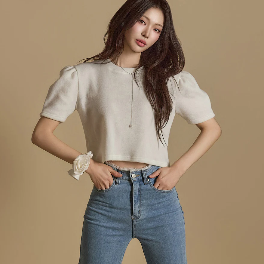 E3681 Puff Sleeve Top - Image 2