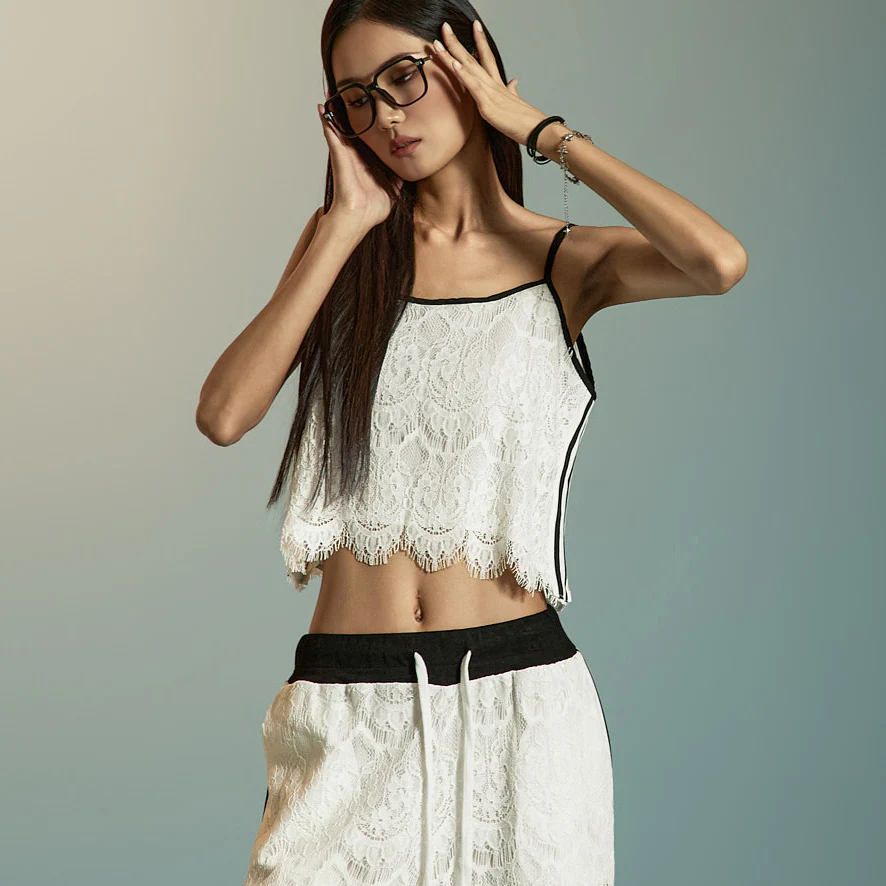 E3908 Lace Sleeveless Top - Image 2
