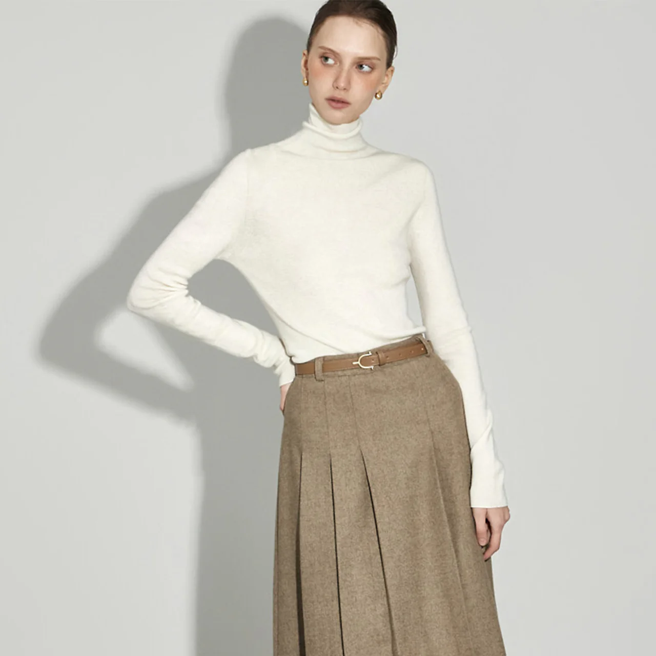E3980 Turtleneck Top - Image 2
