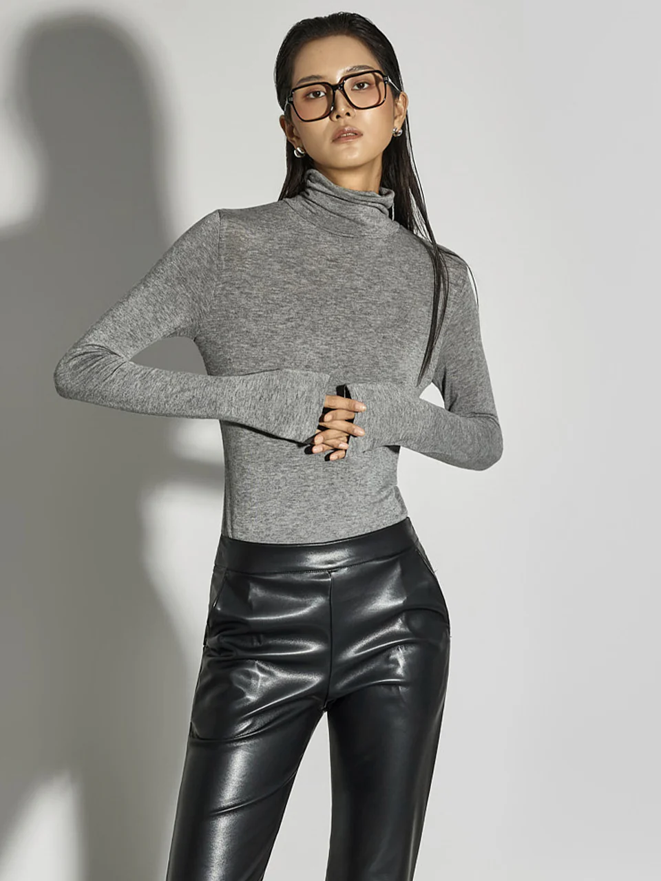 E4006 Turtleneck Top