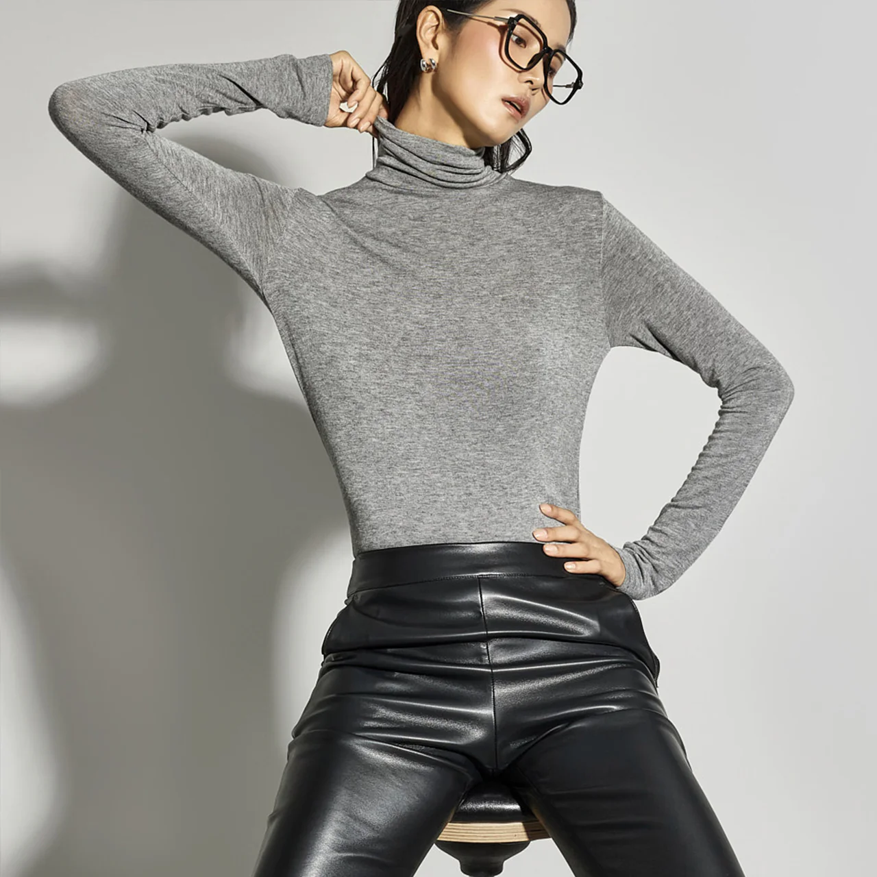 E4006 Turtleneck Top - Image 2