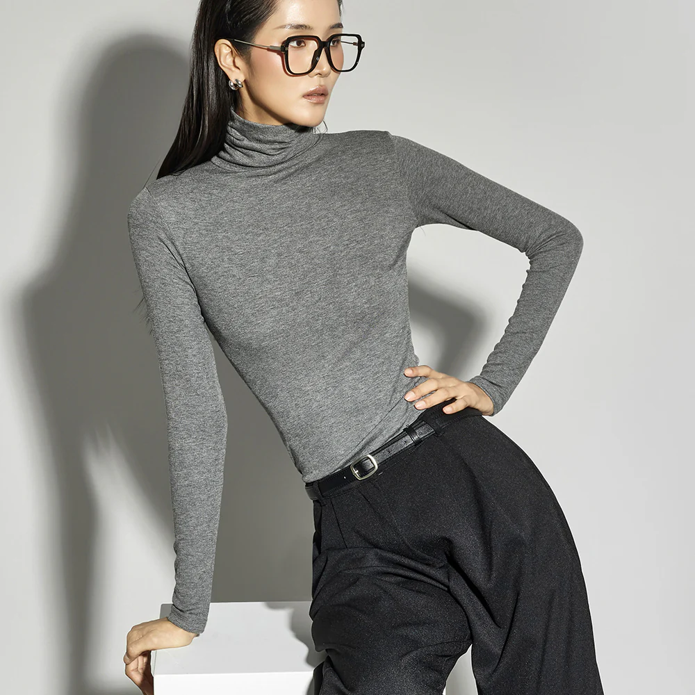 E4008 Turtleneck Top - Image 2