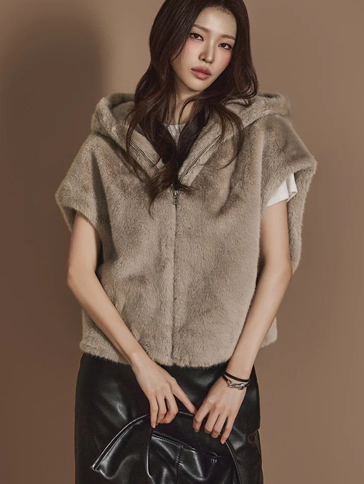 J2439 Fake fur Hood Zip Up