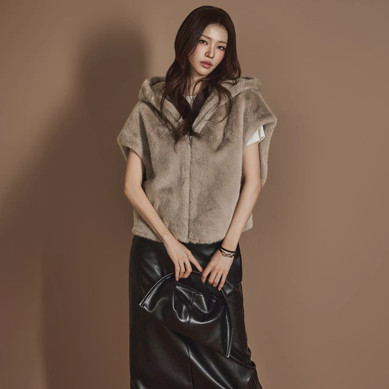 J2439 Fake fur Hood Zip Up - Image 2