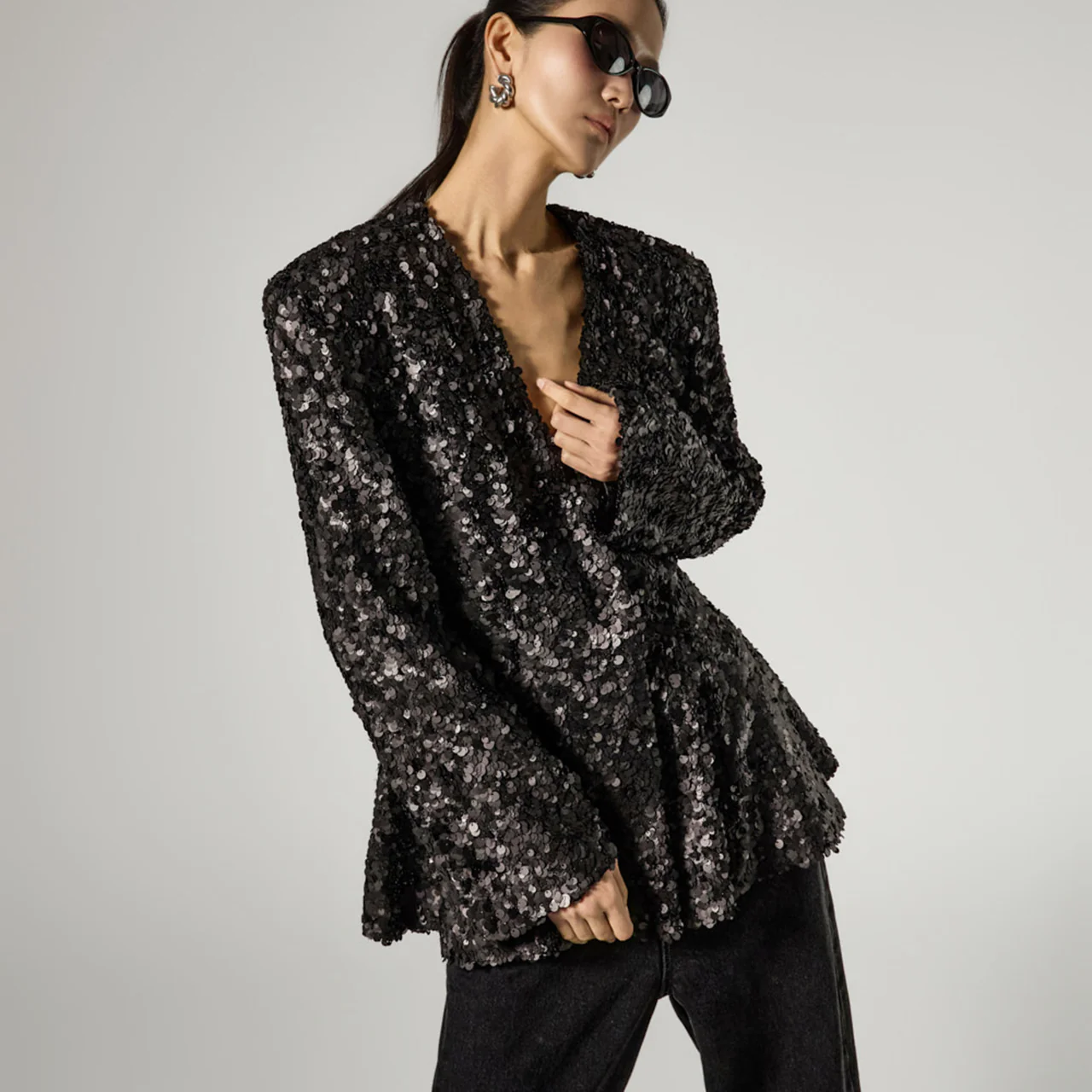 J3135 Sequin V-Neck Jacket - Image 2