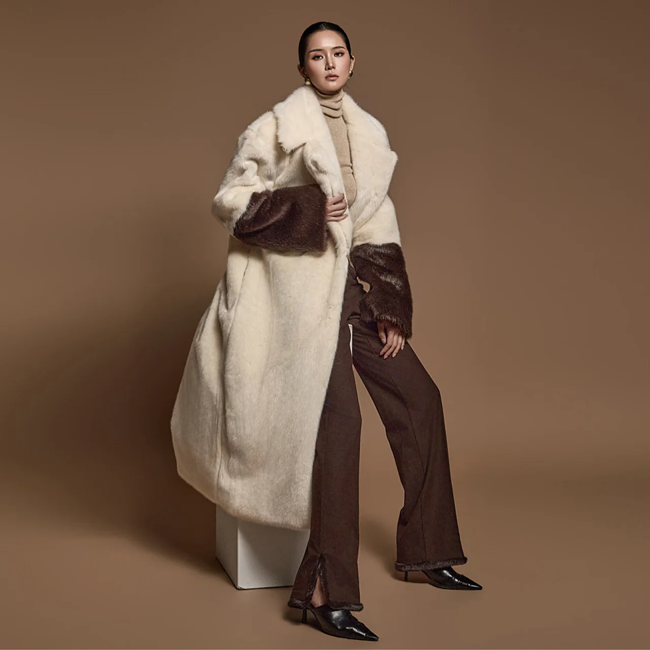 J9281 Faux Fur Coat - Image 2