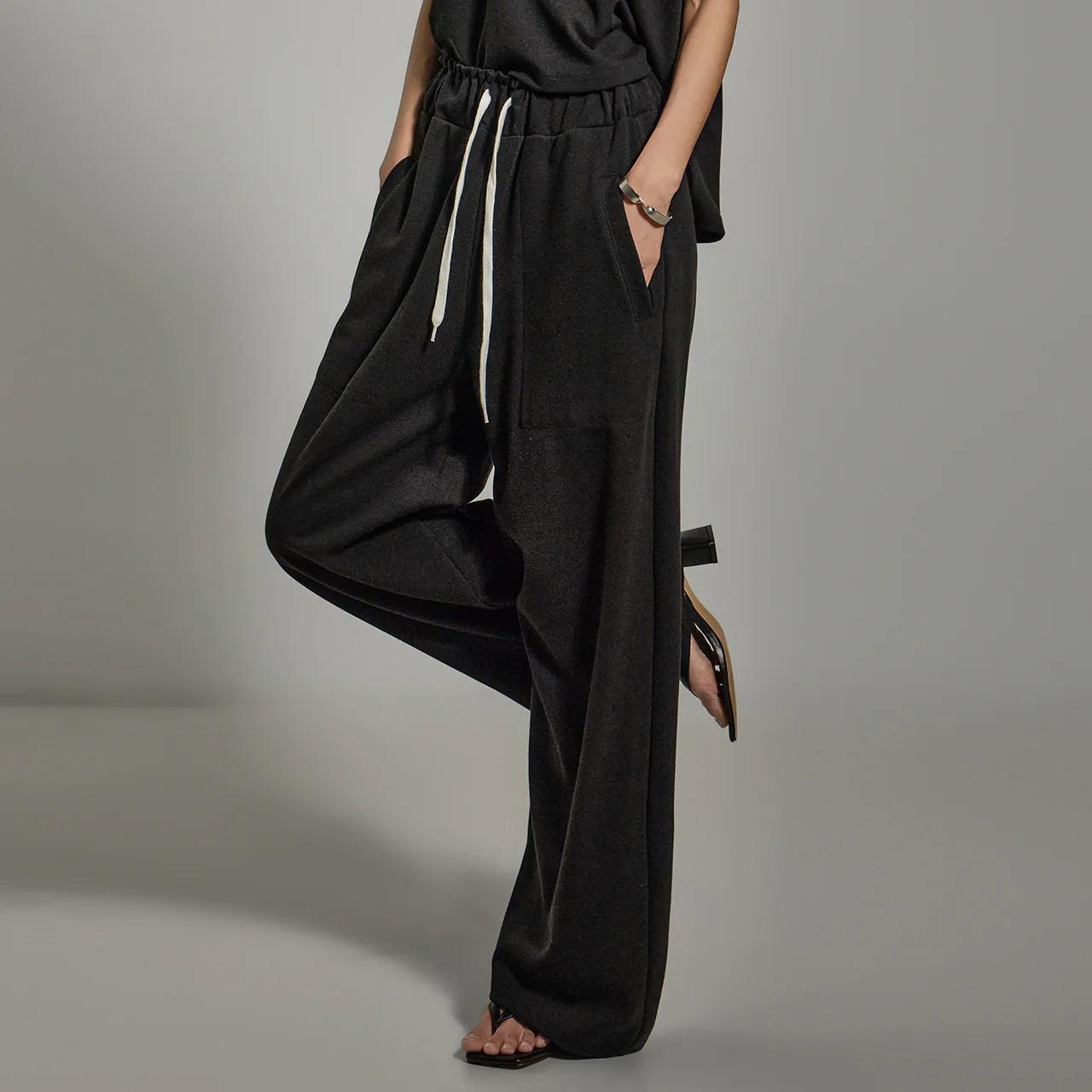 P3473 Sweat Pants - Image 2