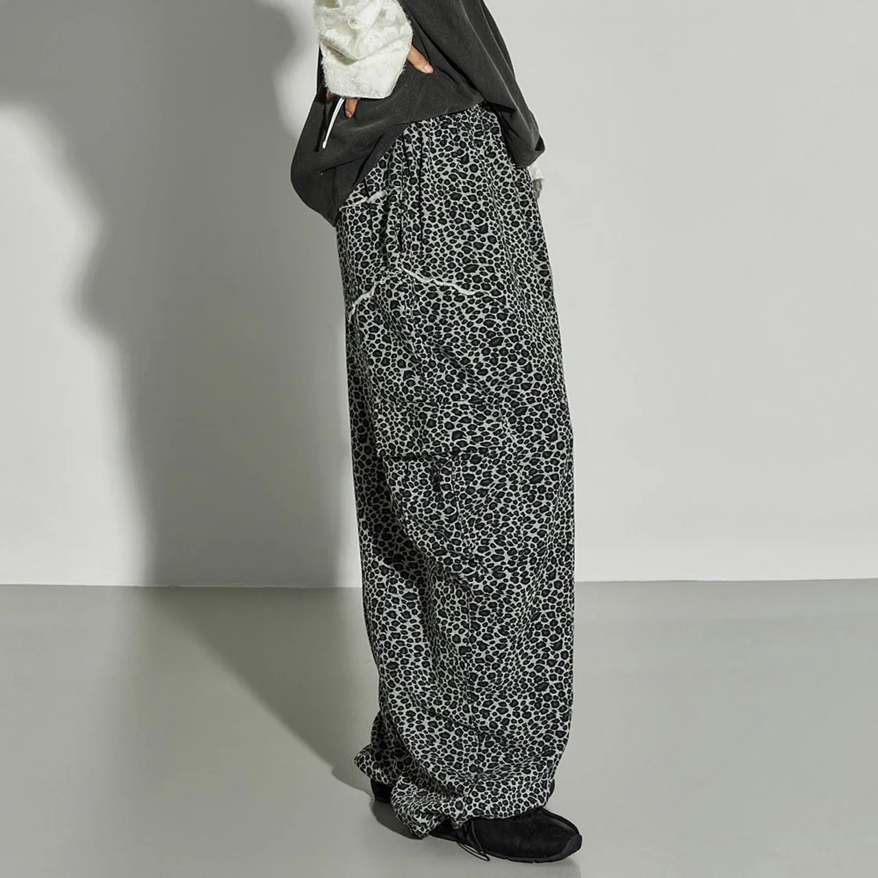 P3671 Leopard Pants - Image 2